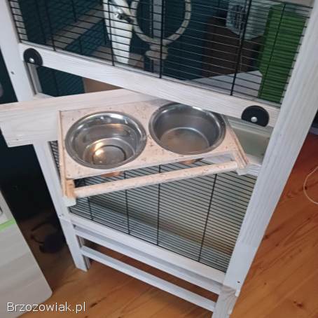 Drewniana klatka dla ptaków