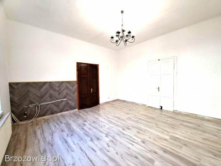 Do wynajęcia lokal na pierwszym piętrze 53,  2 mkw.  Sanok,  ścisłe centrum