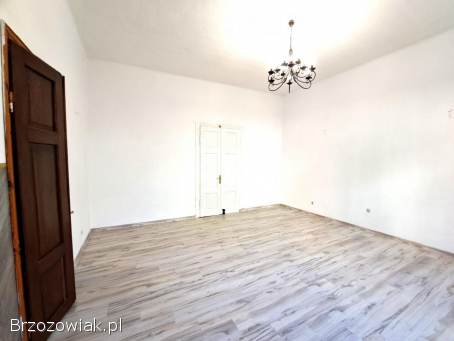 Do wynajęcia lokal na pierwszym piętrze 53,  2 mkw.  Sanok,  ścisłe centrum