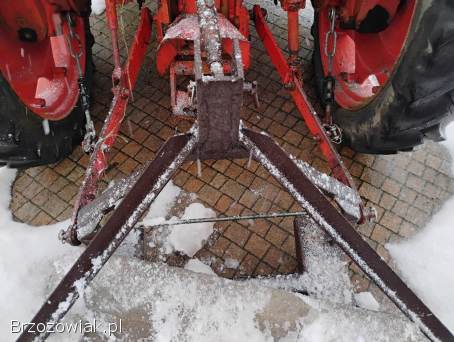Pług do śniegu o szerok lemiesza około 1,  5m do traktora C330 C360