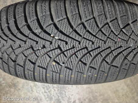 Sprzedam komplet opon wraz z felgami Goodyear 195/55R16 peugeot