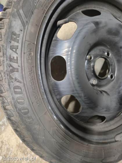 Sprzedam komplet opon wraz z felgami Goodyear 195/55R16 peugeot
