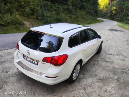 Opel Astra J 2011