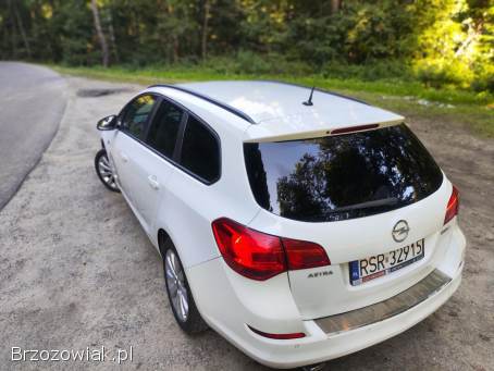 Opel Astra J 2011