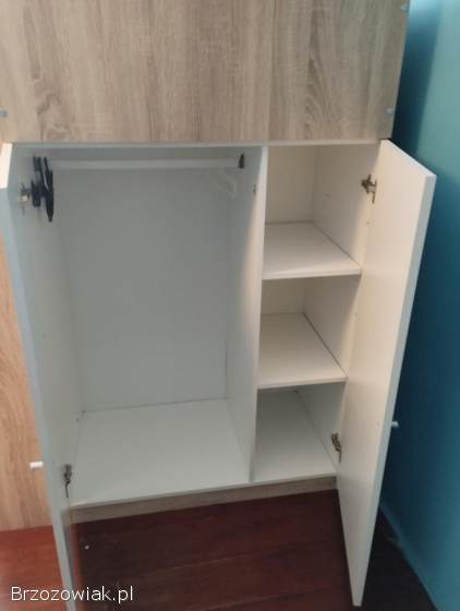 Łóżko piętrowe z szafą i biurkiem