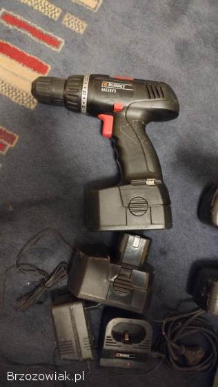 Wkrętarki 4 sztuki uszkodzone akumulatory