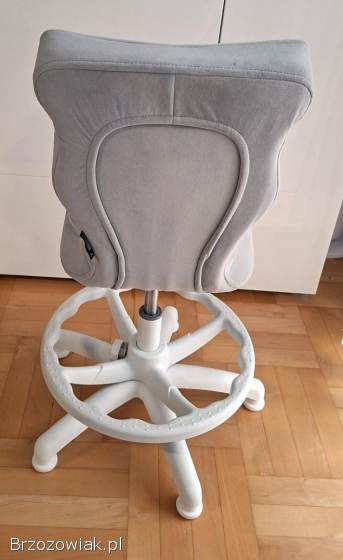 Entelo Petit -  krzesło do biurka dla dziecka obrotowe z podnóżkiem