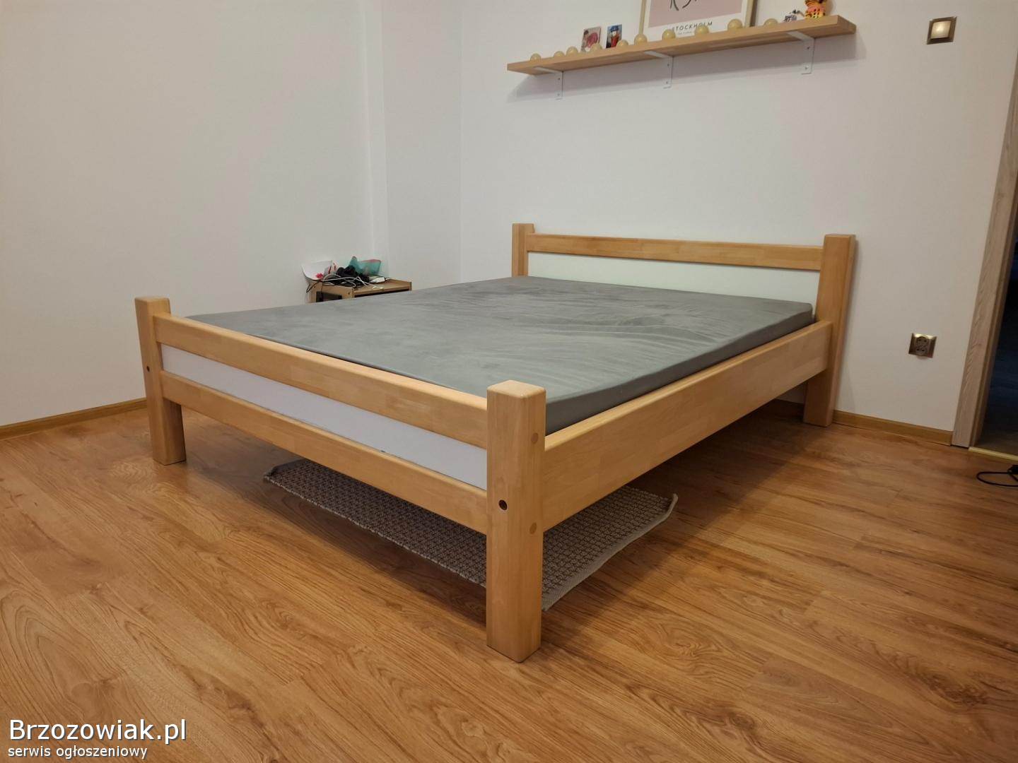 Łóżko z drewna bukowego