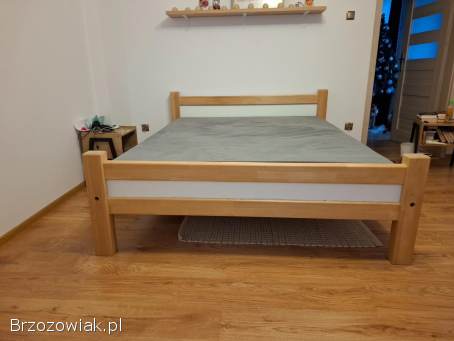 Łóżko z drewna bukowego