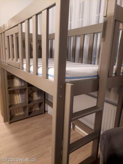 Łóżko na antresoli drewniane