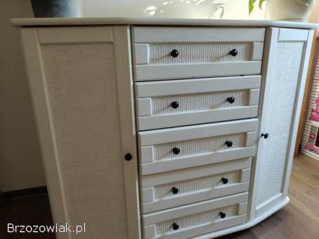 Sprzedam komodę drewnianą – biała/ sosna -  ratan