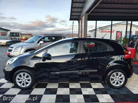 Kia Rio 1.  3Benz.   2015