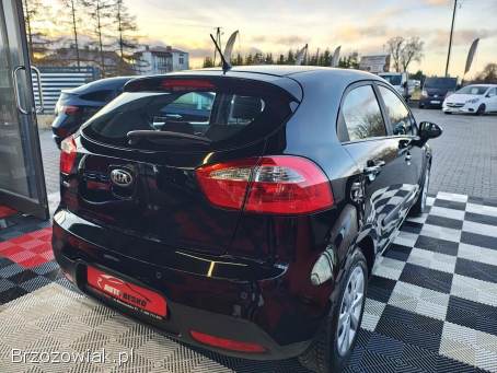 Kia Rio 1.  3Benz.   2015