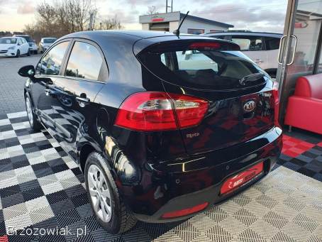 Kia Rio 1.  3Benz.   2015