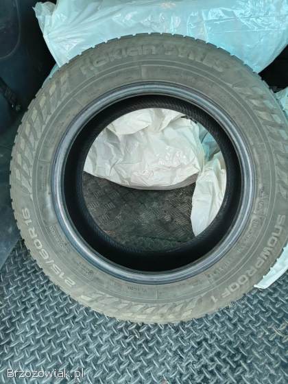 Komplet opon zimowych 215/60 R16 Firmy Nokian z 2023 roku