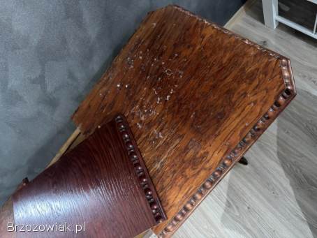 Rozkładany drewniany stół