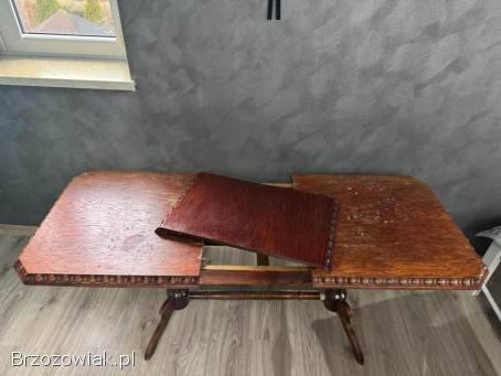 Rozkładany drewniany stół