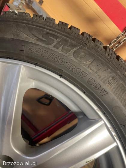 Komplet opon z felgami 225/50 R17