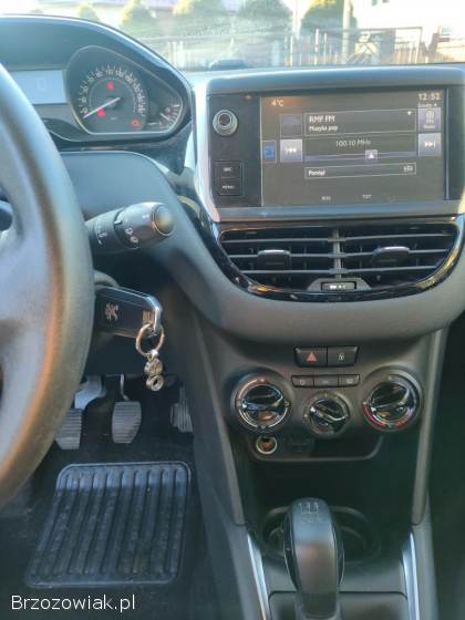 Peugeot 208 2015