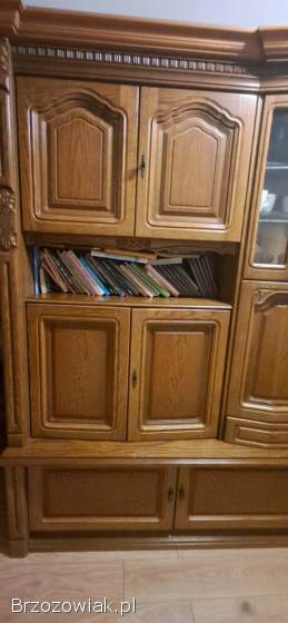 Piękna witryna z litego dębu