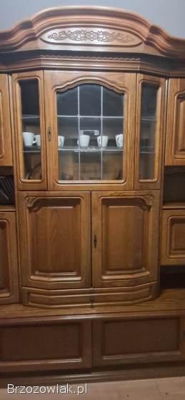 Piękna witryna z litego dębu