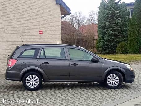 Opel Astra Lift zadbana  2010
