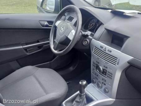 Opel Astra Lift zadbana  2010