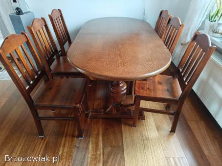 Stół z krzesłami