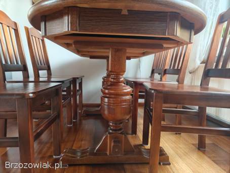 Stół z krzesłami