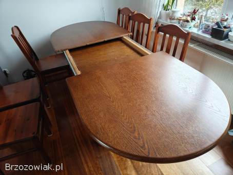 Stół z krzesłami