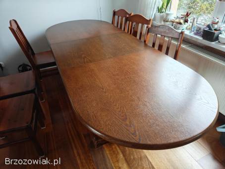 Stół z krzesłami
