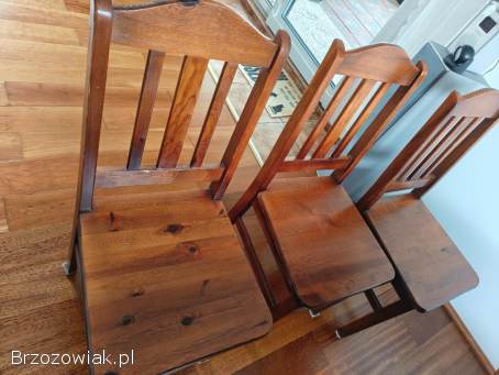Stół z krzesłami