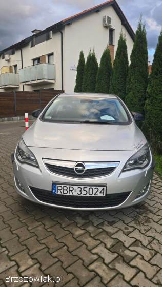 Opel Astra J  2010