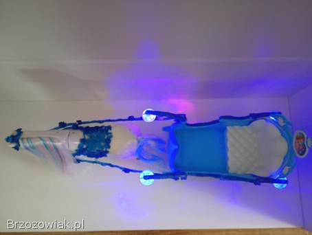 DUŻA ŚWIECĄCA KARETA DLA LALEK + CHODZĄCY KOŃ