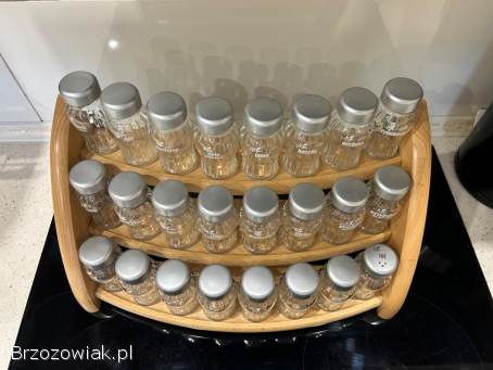 Przyprawnik drewniany + 24 sloiczki