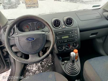 Ford Fiesta 1.  6 b+g 03r 2003