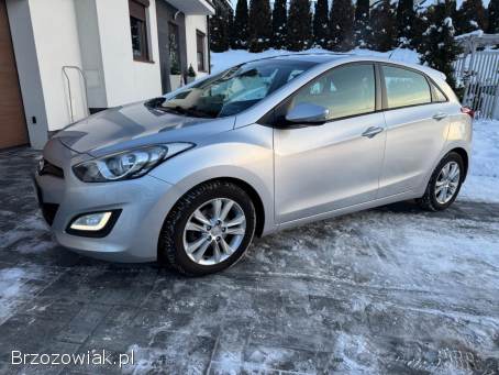 Hyundai i30 1.  4 Benzyna  2012
