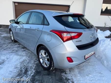 Hyundai i30 1.  4 Benzyna  2012