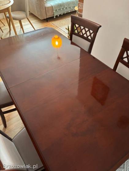 Drewniany stół + 8 drewnianych krzeseł