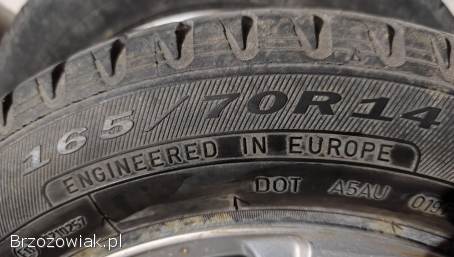 Felgi aluminiowe z oponami.