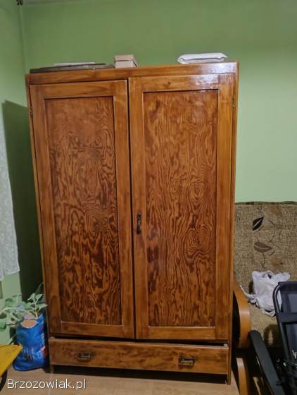Sprzedam starą szafę