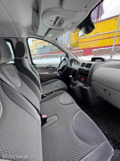 Wynajem Citroën Jumpy Combi 9-osobowy