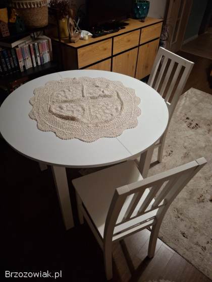 Sprzedam stół i 2 krzesła. .