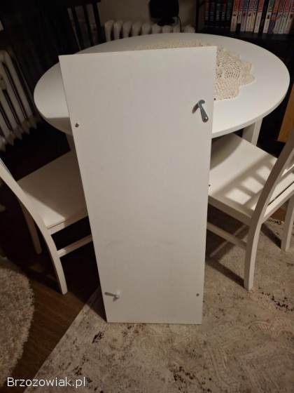 Sprzedam stół i 2 krzesła. .