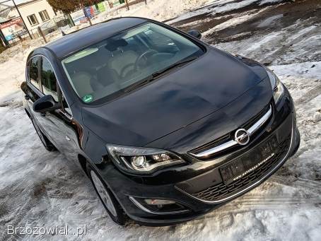 Opel Astra 1.  4 TURBO 140 2014