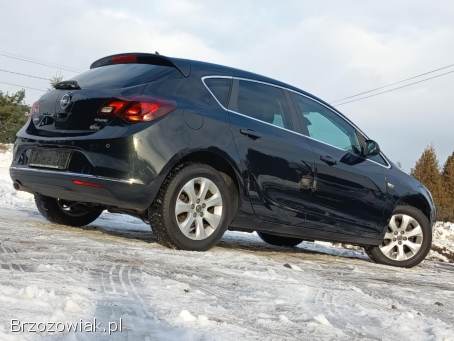 Opel Astra 1.  4 TURBO 140 2014