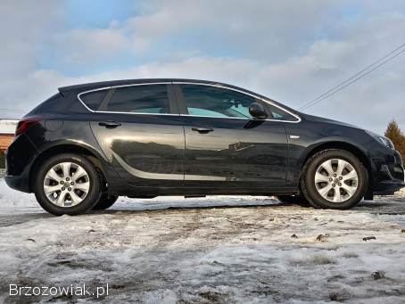 Opel Astra 1.  4 TURBO 140 2014