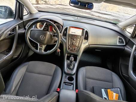 Opel Astra 1.  4 TURBO 140 2014