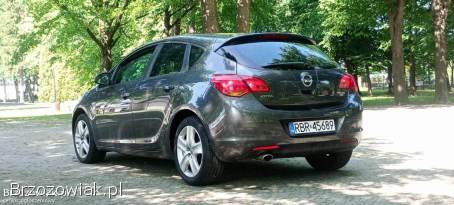 Opel Astra J 2011