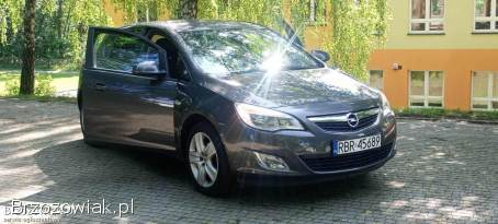 Opel Astra J 2011